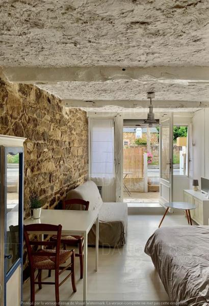 På billedet ses objektet Joli studio avec terrasse à deux pas de la plage beliggende i byen Pléneuf-Val-André.