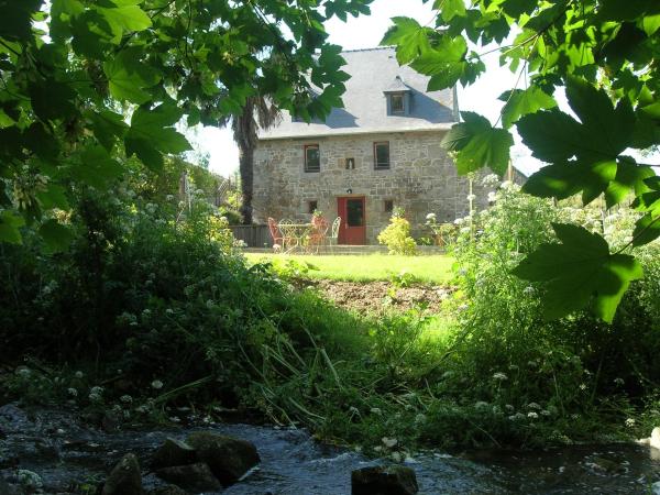 På billedet ses objektet ancien moulin à eau entièrement rénové beliggende i byen Prat.