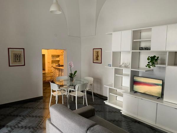 A la foto es mostra l'objecte Casa Angelica situat a la ciutat de Ostuni.