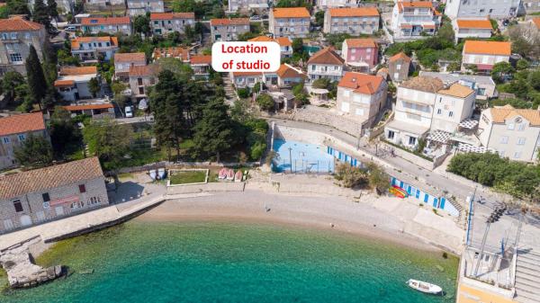 A la foto es mostra l'objecte S2 - modern studio just 50m from the beach situat a la ciutat de Korčula.