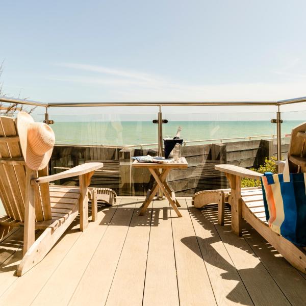Na fotografii je vidět objekt Beach Hut Suites nacházející se ve městě Bognor Regis.
