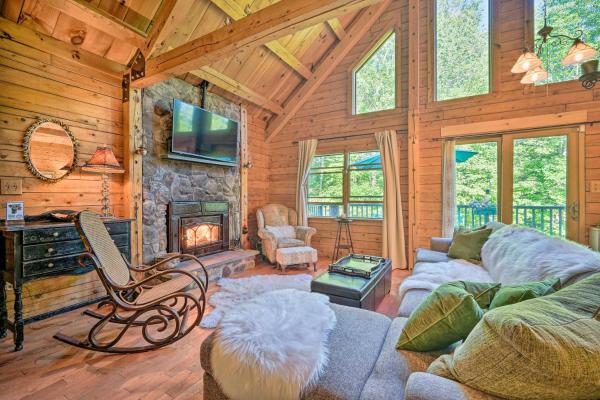 Game Room & Hot Tub: Pet-friendly Mount Snow Gem - Vermont