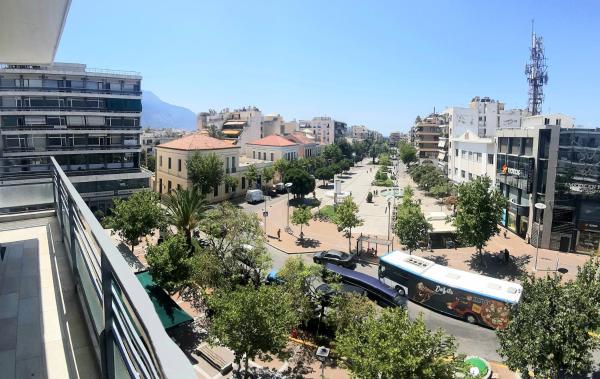 A la foto es mostra l'objecte King George Sqr apt situat a la ciutat de Kalamata.