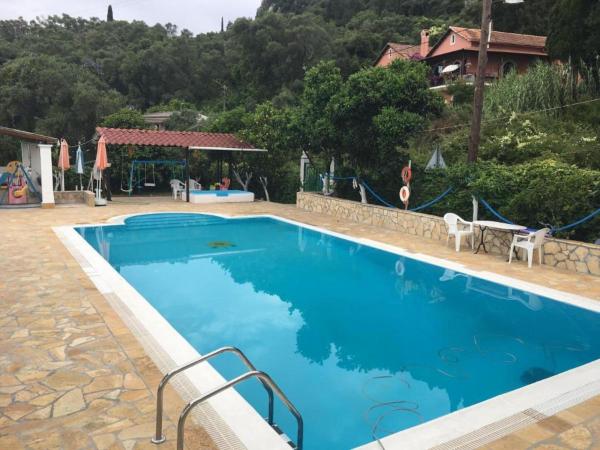 Na fotografii je vidět objekt Apartment in Mpenitses with Sea Views & Pool nacházející se ve městě Benitses.