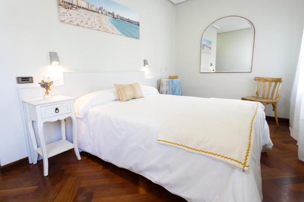 En la foto se muestra el objeto Hostal Costa Coruña ubicado en la ciudad de A Coruña.