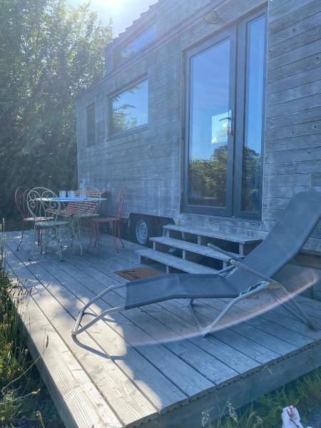 På billedet ses objektet tiny house du poulloguer beliggende i byen Prat.