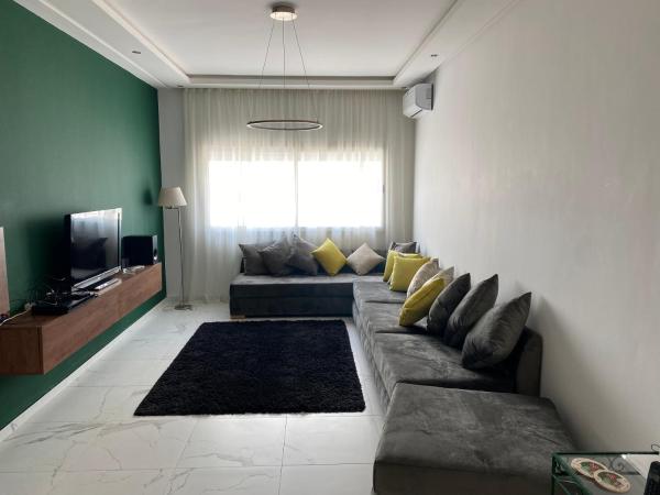 På billedet ses objektet Lovely 4-bedroom condo with pool beliggende i byen Rabat.
