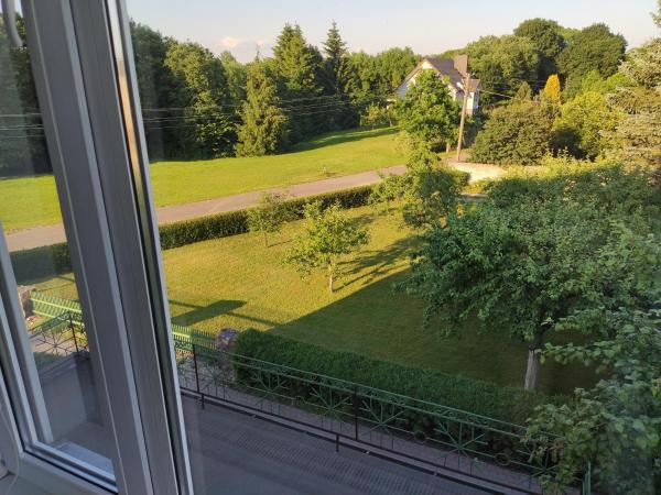 Фотография 6: Spacious & Cozy Apartment with Forest View