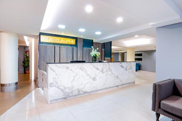 På billedet ses objektet Grand Alpine Hotel beliggende i byen Bangkok.