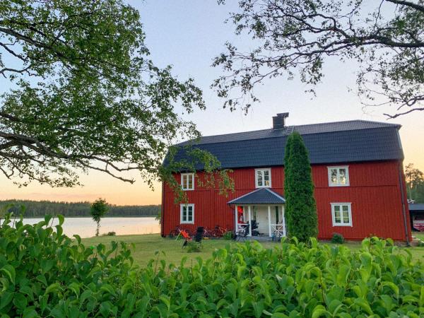 På billedet ses objektet Holiday home Tussered Hacksvik beliggende i byen Håcksvik.
