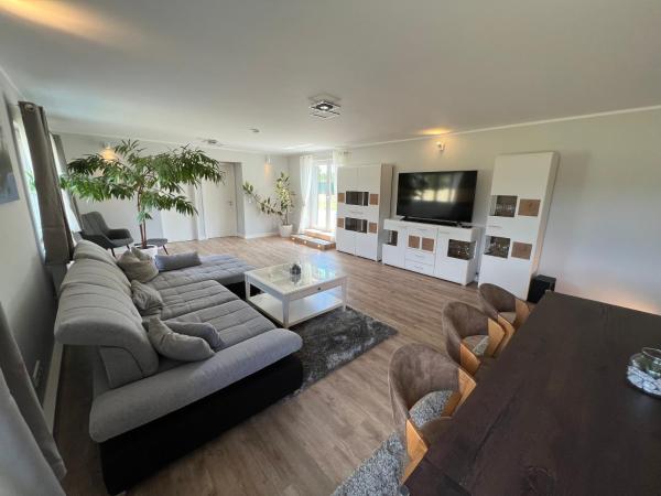 A la foto es mostra l'objecte Bungalow 4 Schlafzimmer 8 Personen Parkplatz Grundstück Garten situat a la ciutat de Leipzig.