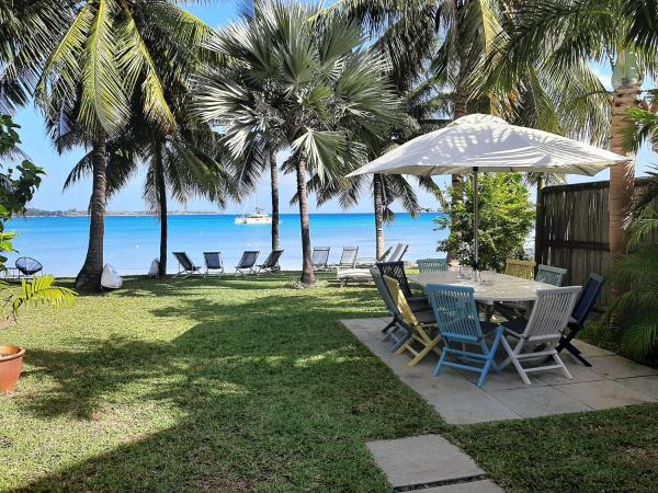 Fantastic spacious beachfront VILLAVACANCES, Grand Baie