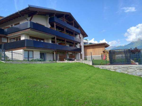 The photo shows the Haus Brigitte located in the city of Serfaus.