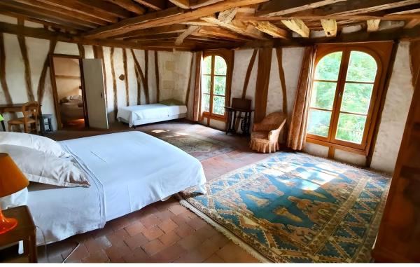 A la foto es mostra l'objecte Aux Ecuries du Signe situat a la ciutat de Amboise.