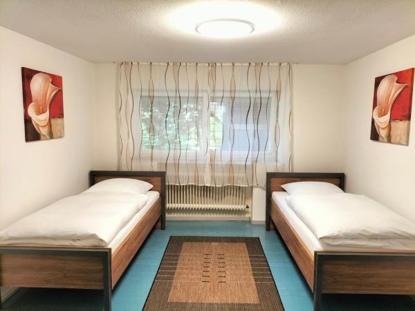 Na zdjęciu widoczny jest obiekt Monteurenwohnung im Untergeschoss mit Tageslicht położony w mieście Bad Urach.