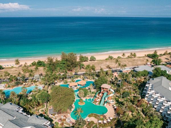 A la foto es mostra l'objecte Thavorn Palm Beach Resort Phuket situat a la ciutat de Karon.