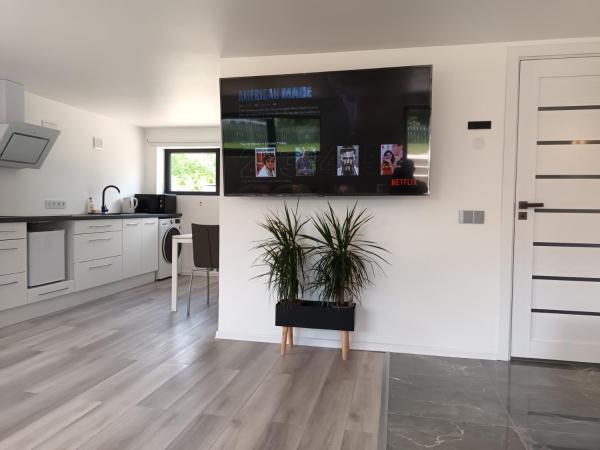 Auf dem Foto ist das Objekt Luxury Apartment Private House and Parking Netflix in der Stadt Aardla zu sehen.
