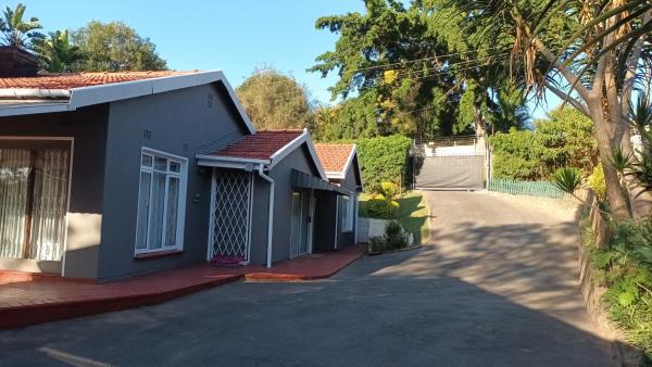 Na foto é possível ver o objeto Lincoln Place, Farningham Ridge localizado na cidade de Pinetown.