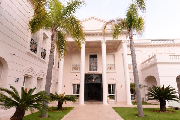 På billedet ses objektet THE WHITE PALACE Rabat beliggende i byen Rabat.