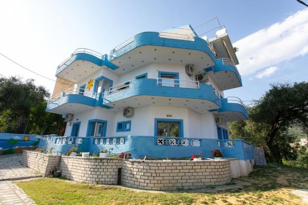 A la foto es mostra l'objecte Villa Ilios situat a la ciutat de Parga.