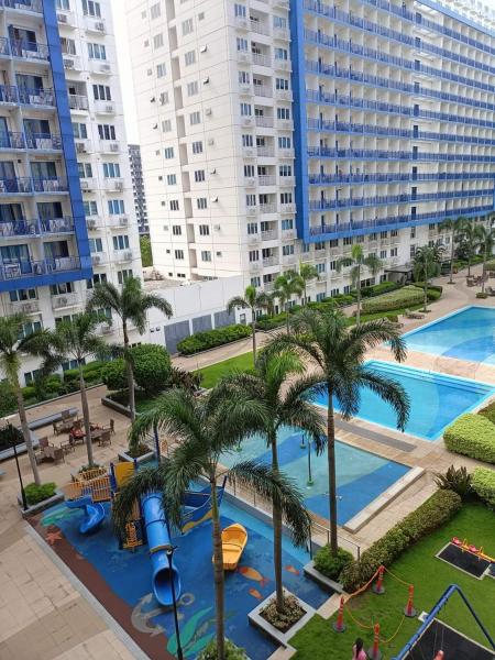 A la foto es mostra l'objecte Blue's Residences situat a la ciutat de Manila.