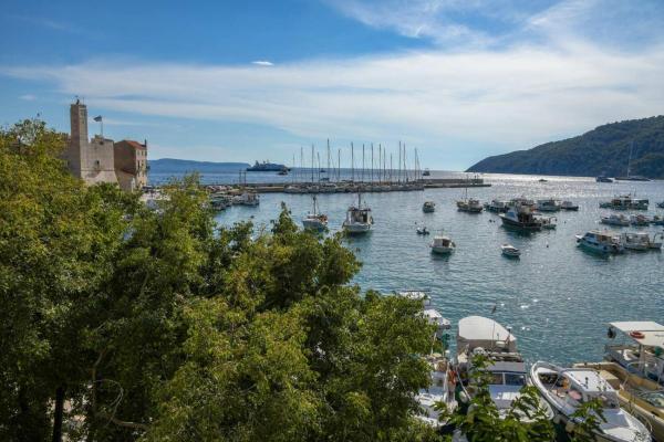 A la foto es mostra l'objecte Central sea view apartment situat a la ciutat de Komiža.