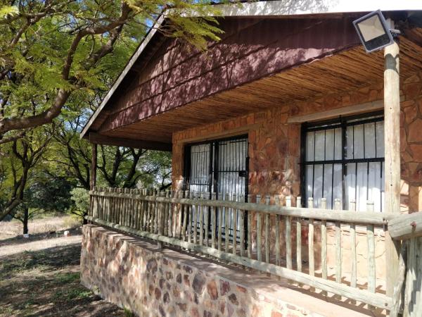 A la foto es mostra l'objecte Bungalow - A - Glamping AT Salbu situat a la ciutat de Olifantsfontein.