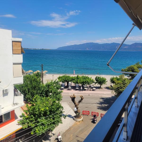 Na zdjęciu widoczny jest obiekt SOFICOS Sea View Apartment położony w mieście Nafpaktos.