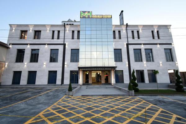 照片显示了位于Jrvezh市的Macao Hotel物件。
