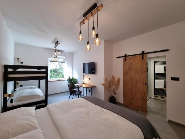 На фото показан объект Pri Karlu Rooms & More, расположенный в городе Марибор.