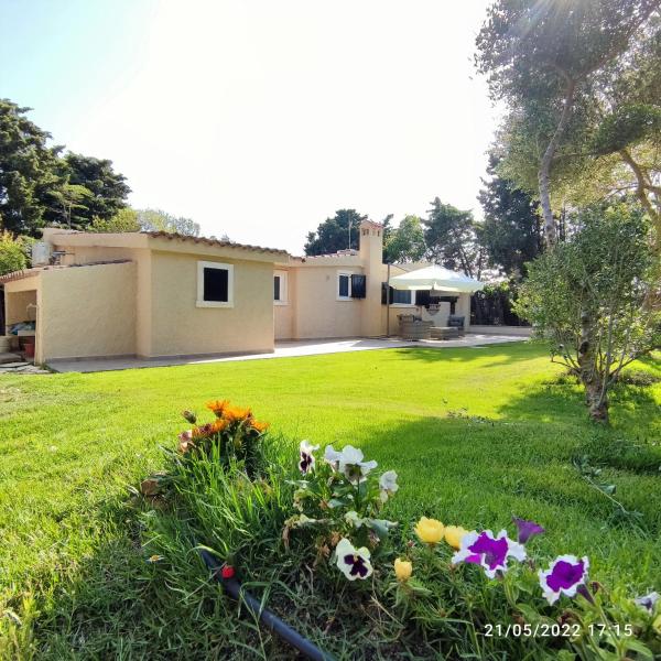 A la foto es mostra l'objecte Villa Su Giudeu situat a la ciutat de Chia.