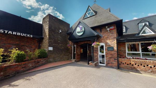 På billedet ses objektet Village Hotel Manchester Hyde beliggende i byen Hyde.