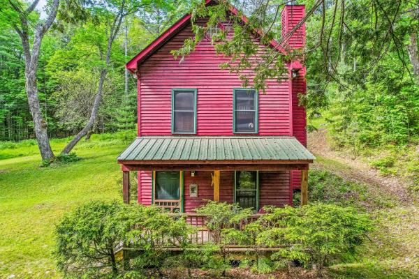 A la foto es mostra l'objecte Brook Sound Cabin situat a la ciutat de Adirondack.