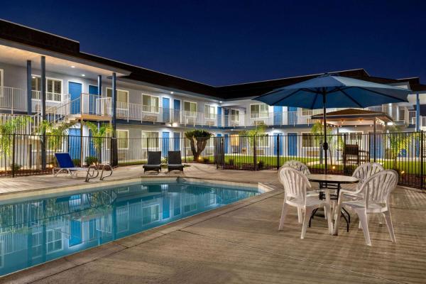 Foto 8: Super 8 by Wyndham Lindsay Olive Tree