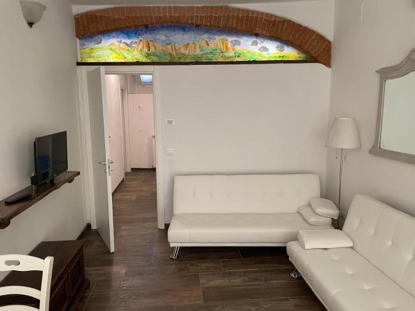 Na fotografii je vidět objekt B&B bottega 11 nacházející se ve městě Rota.