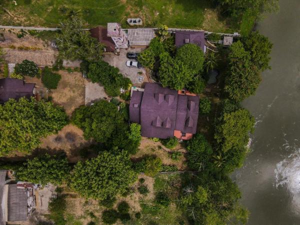 Na fotografii je vidět objekt Ratmanee House nacházející se ve městě Kanchanaburi.