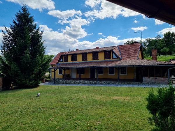 Na fotografii je vidět objekt Ducat Slavonije nacházející se ve městě Radovanci.