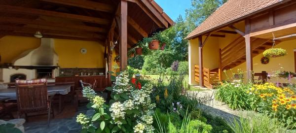 A la foto es mostra l'objecte Apartmán U Jezírka situat a la ciutat de Číměř.