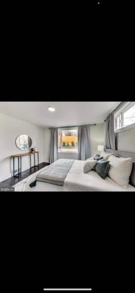 A la foto es mostra l'objecte Lovely 1-bedroom rental unit with free parking situat a la ciutat de Washington.