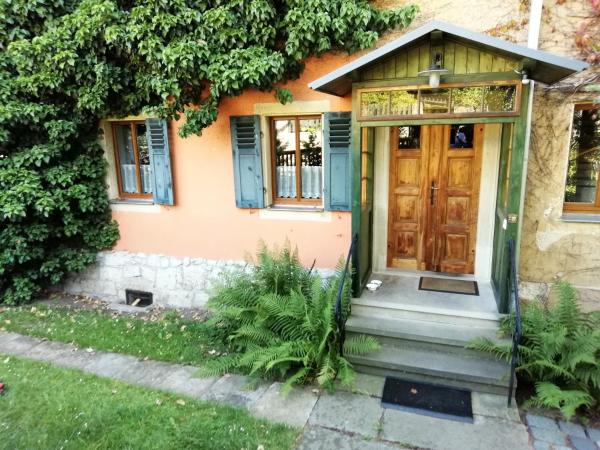 Na zdjęciu widoczny jest obiekt Ferienwohnung mit Charme in Dresden Pillnitz EG położony w mieście Pillnitz.