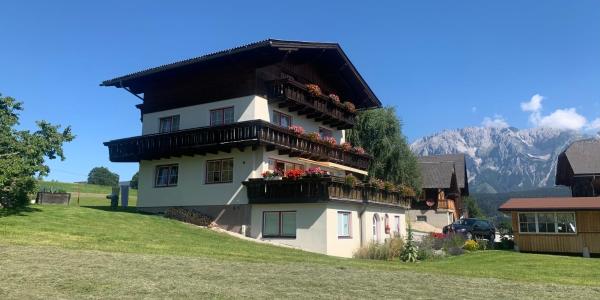 Auf dem Foto ist das Objekt Frühstückspension Erika in der Stadt Schladming zu sehen.