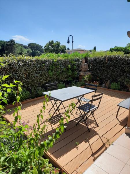 A la foto es mostra l'objecte rez de jardin zen, 50 m2, aux portes de l Esterel et proche mer, parking gratuit situat a la ciutat de Fréjus.