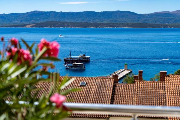 På billedet ses objektet Apartments Villa Azzurra Bol beliggende i byen Bol.