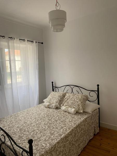 En la foto se muestra el objeto Travelers House ubicado en la ciudad de Setúbal.
