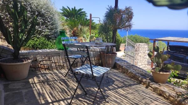 På bilden syns objektet Mini Suite (without kitchen) - Casa Vacanze De Vita - Amazing view on the coast som ligger i staden Marina Serra.