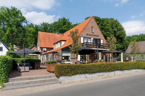 På bildet vises objektet Hotel-Restaurant de Boer'nkinkel som ligger i byen Hoenderloo.