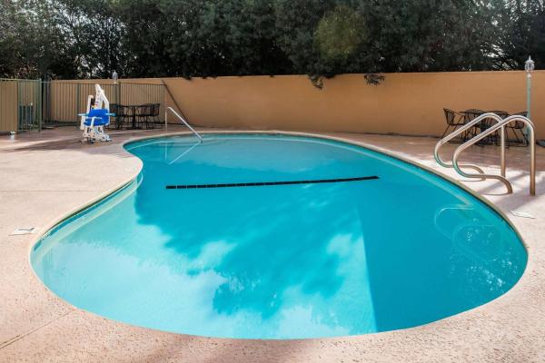 Foto 6: Super 8 by Wyndham Visalia