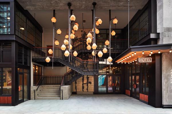 På billedet ses objektet Ace Hotel Brooklyn beliggende i byen Brooklyn.