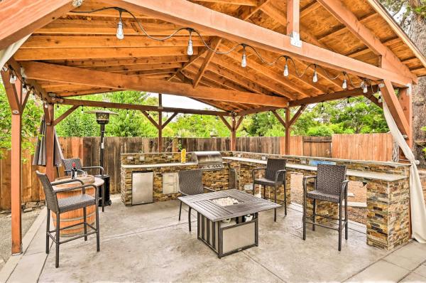 A la foto es mostra l'objecte Bright Concord Home with Amenity-Packed Patio! situat a la ciutat de Concord.