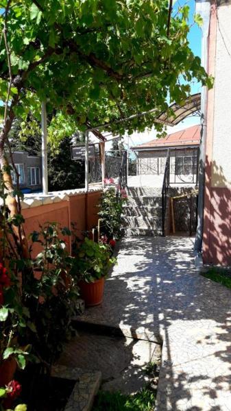 På bildet vises objektet Gues House Aisi som ligger i byen Telavi.